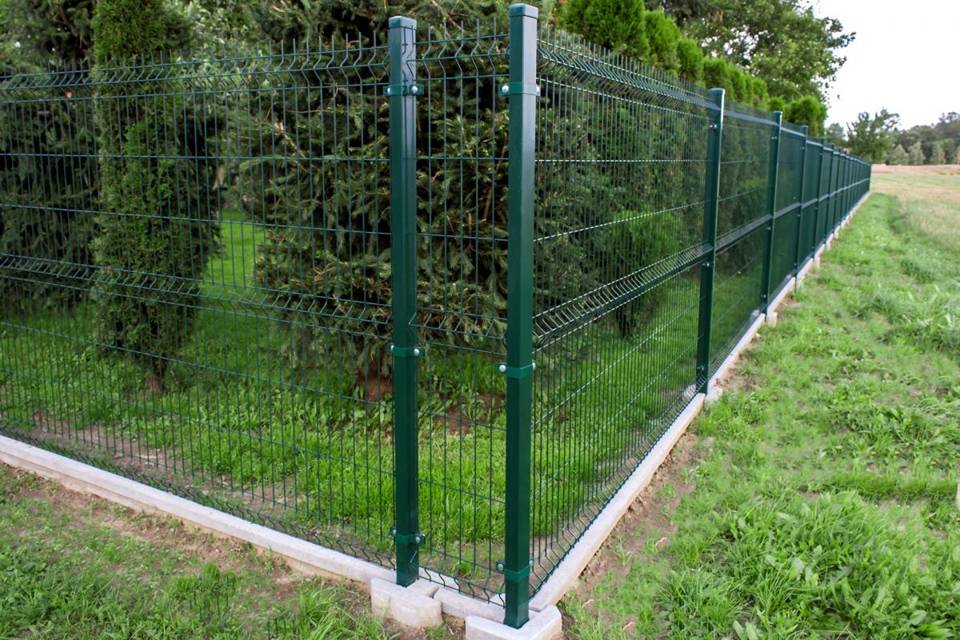 curvy-welded-agricultural-fence-nursery-garden