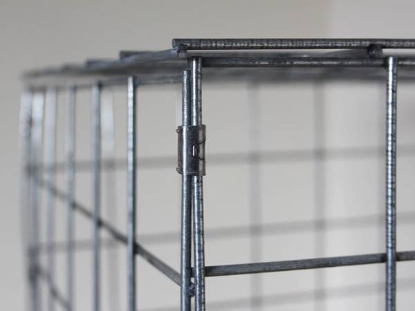 Two pieces of welded gabion mattresses are connected with lacing wires