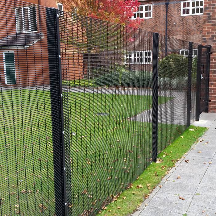 welded wire fences, Fence Moine welded wire fences, garden fence, livestock fence, security fence, deer fence, galvanized steel, affordable fencing solutions